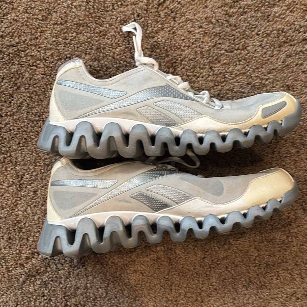Reebok Gray and White Sneakers - Picture 4 of 6